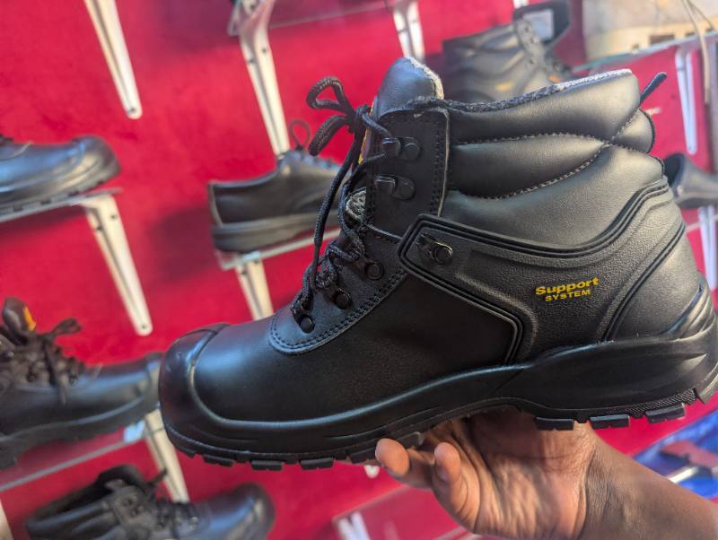 SALE. Safety shoes