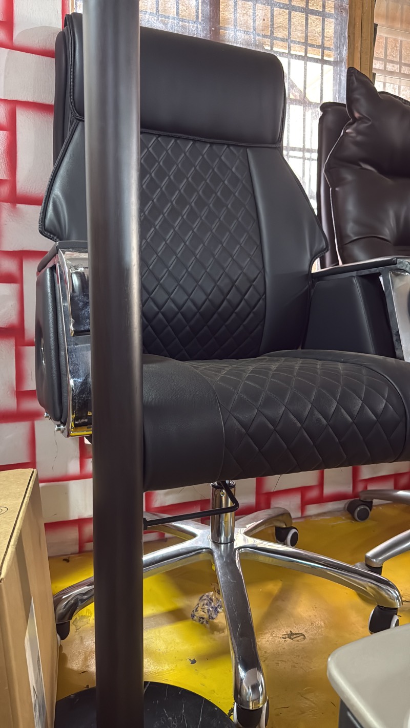 SALE. Executive chair