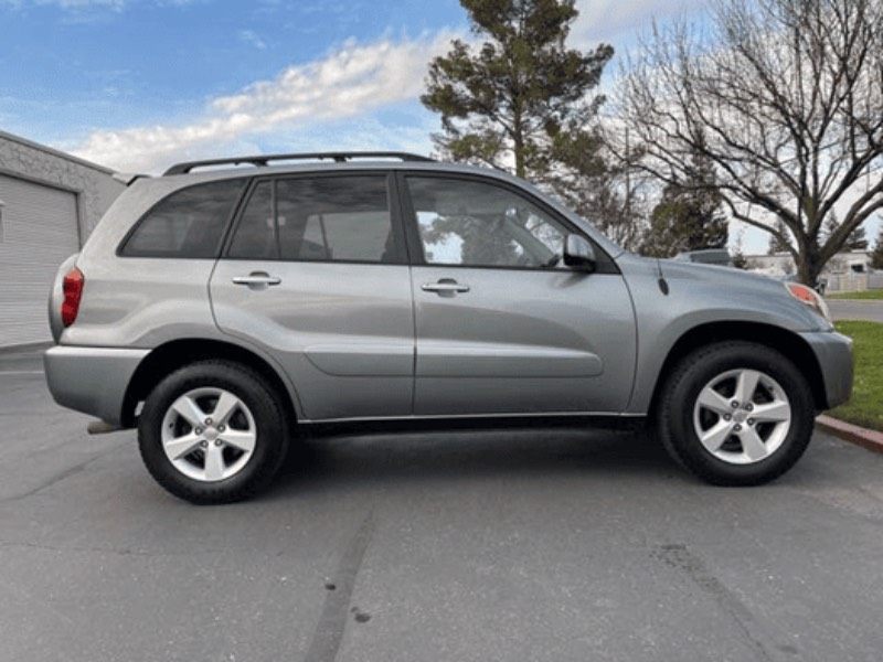 RENT. TOYOTA RAV4 2004.