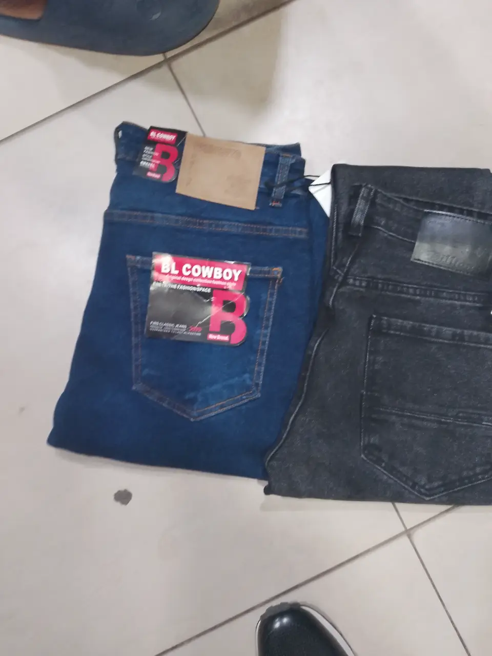 SALE. Amapantalo