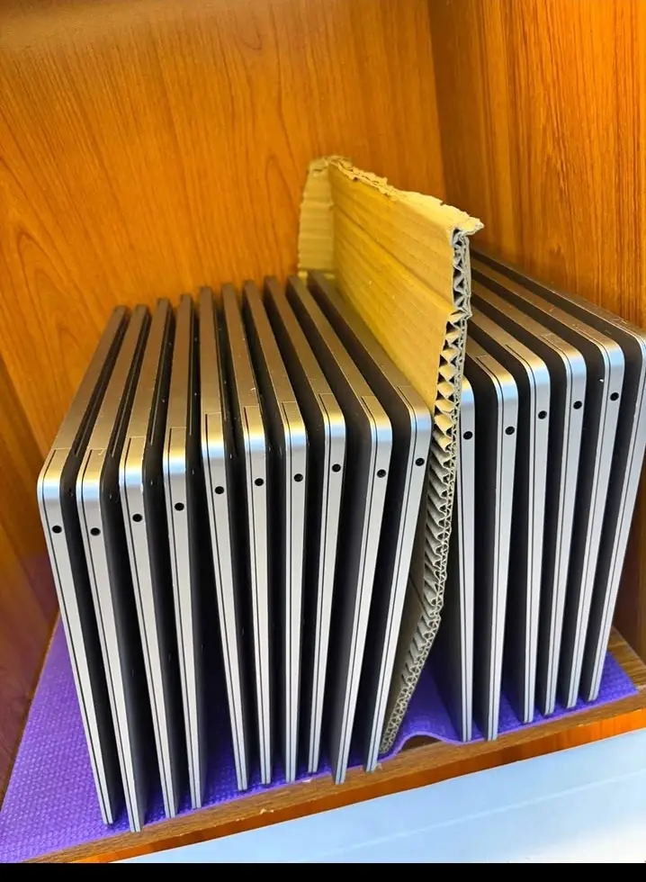 SALE. MacBook M1 — photo 2
