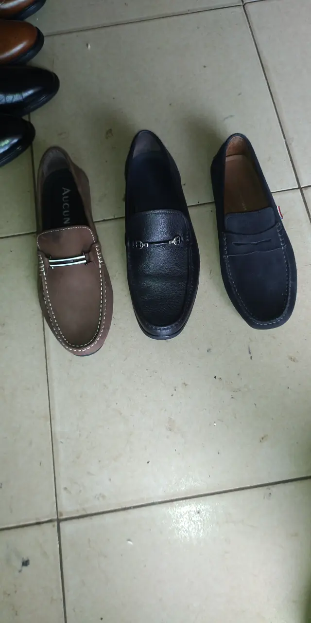 SALE. izi ninkweto zambarwahose zicuruza kumafaranga macye