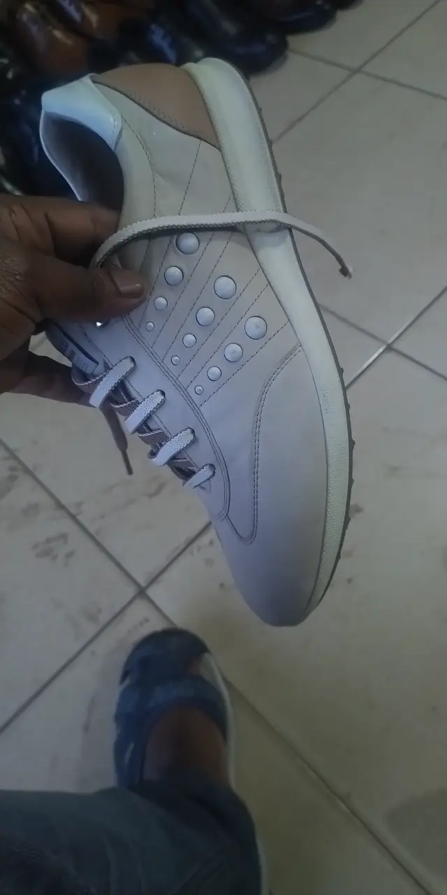 SALE. izi nicaguwa kdi ziri kubiciro biringaniye