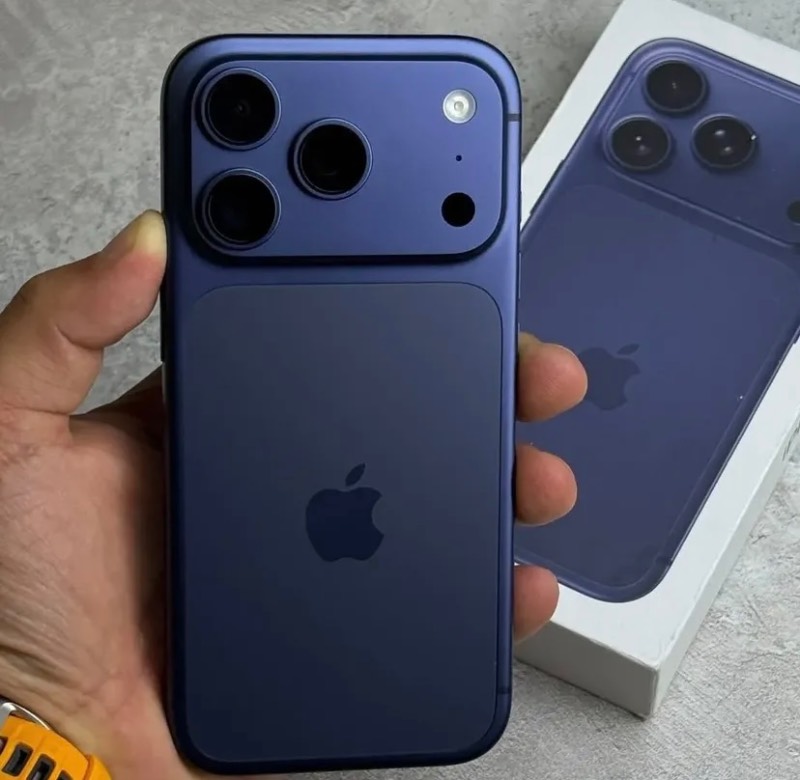 SALE. iPhone 17 prom