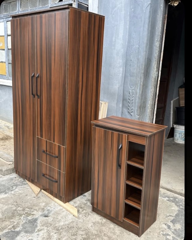 SALE. Garderobe